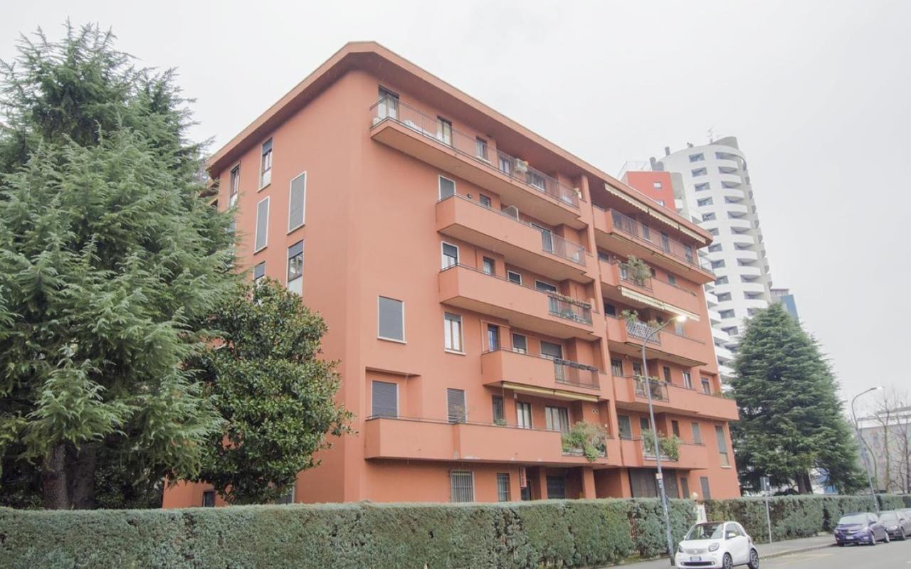 Longanesi 26, Milan